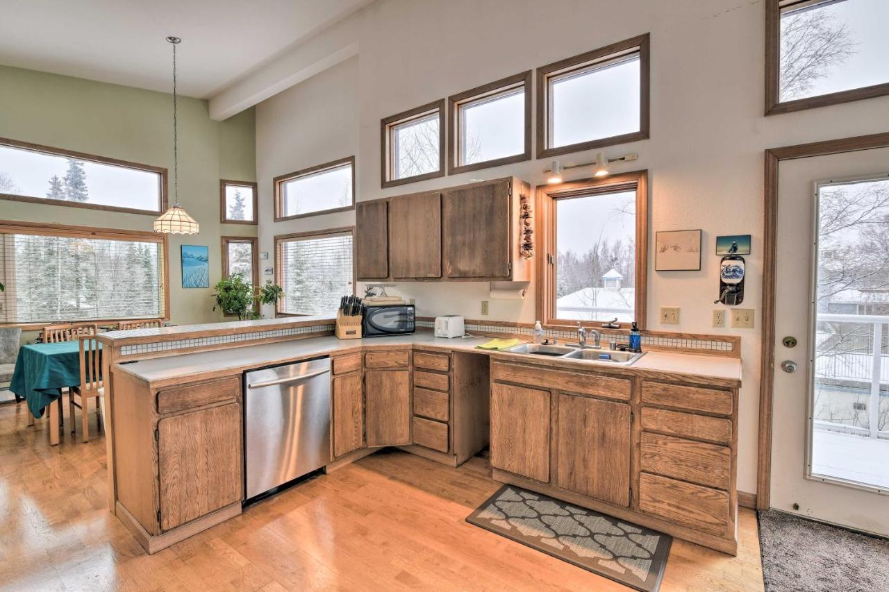 Spacious Family Home With Deck And Million-Dollar View Anchorage Exterior foto